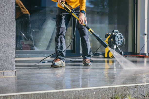 Best Pool Deck Cleaning  in Leonville, LA